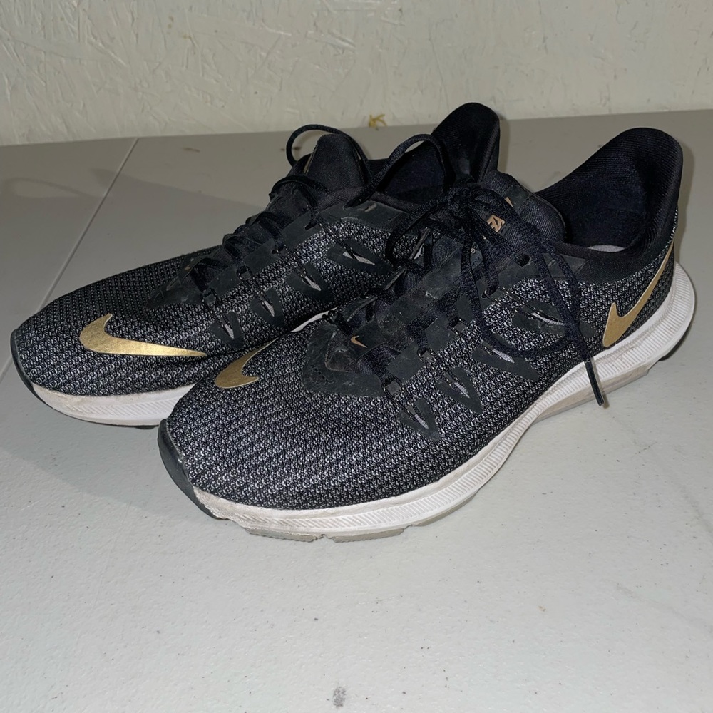 Nike womens quest running shoes size 7.5